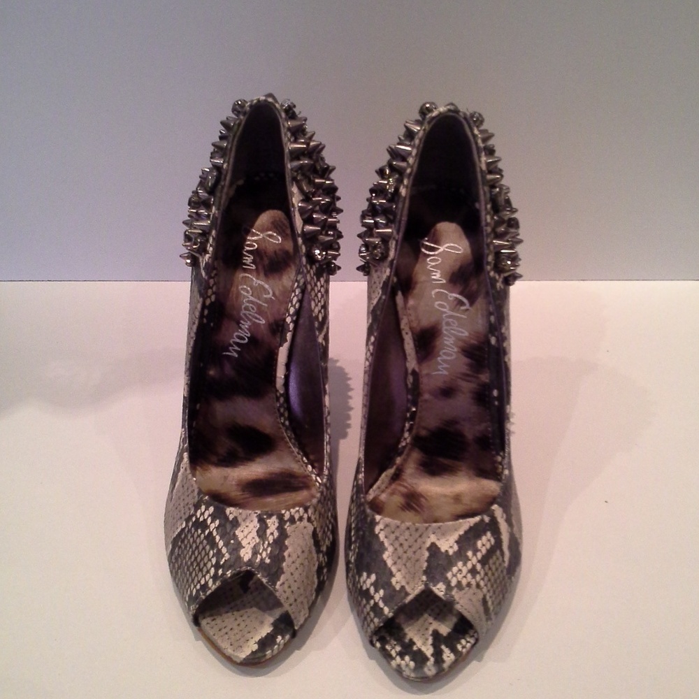 Sam Edelman 8.5 Lorissa Grey Python Studs Peep Toe - image 1